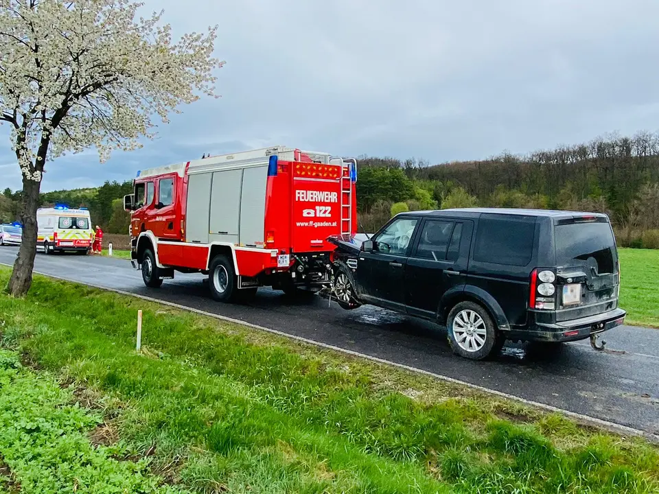 Schwerer Verkehrsunfall durch mutmaßlich missglücktes Überholmanöver – Foto 6 von 8