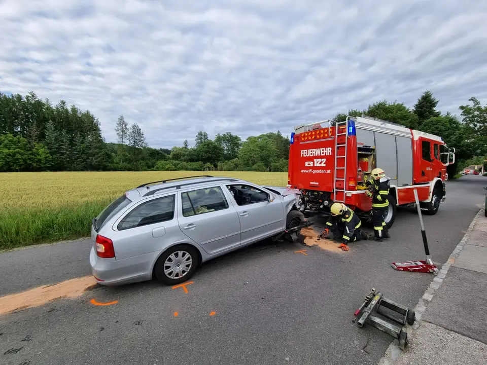 Verkehrsunfall mit drei PKW auf der Sittendorferstraße – Foto 5 von 6