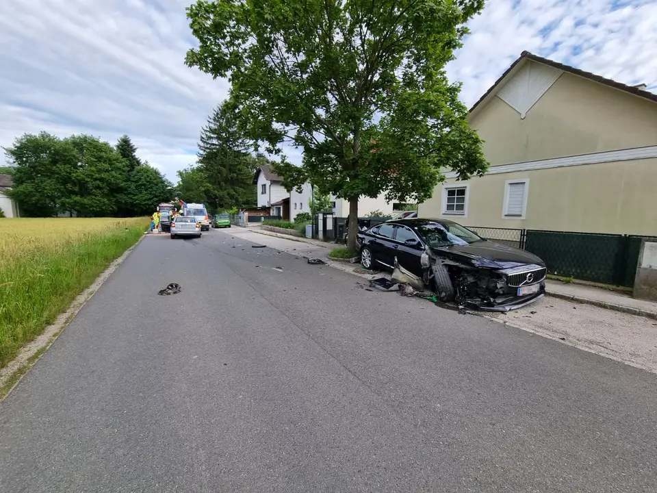Verkehrsunfall mit drei PKW auf der Sittendorferstraße – Foto 2 von 6