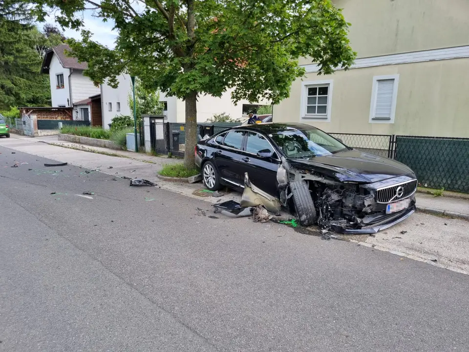 Verkehrsunfall mit drei PKW auf der Sittendorferstraße – Foto 3 von 6