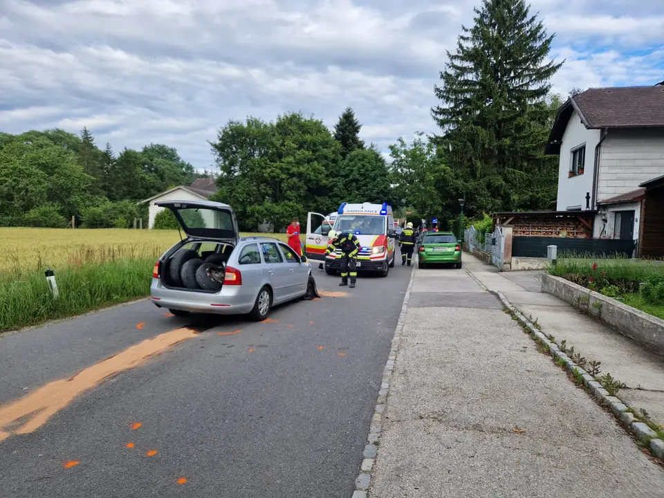 Verkehrsunfall mit drei PKW auf der Sittendorferstraße – Foto 1 von 6