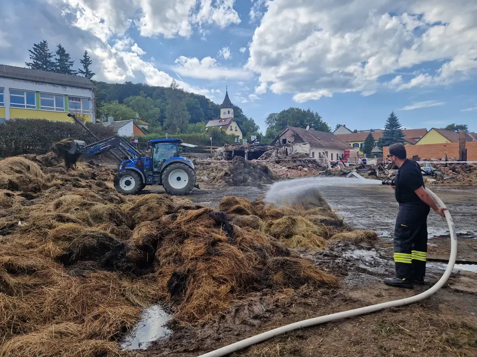Nachlöscharbeiten in Sittendorf – Foto 3 von 7