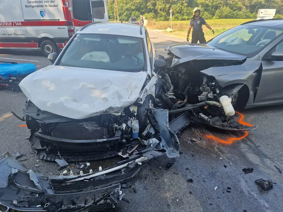 Frontalzusammenstoß zweier PKW auf der L4010 – Foto 3 von 5