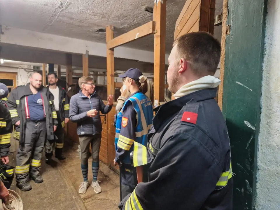Brandeinsatzübung beim Reitstall – Foto 4 von 6
