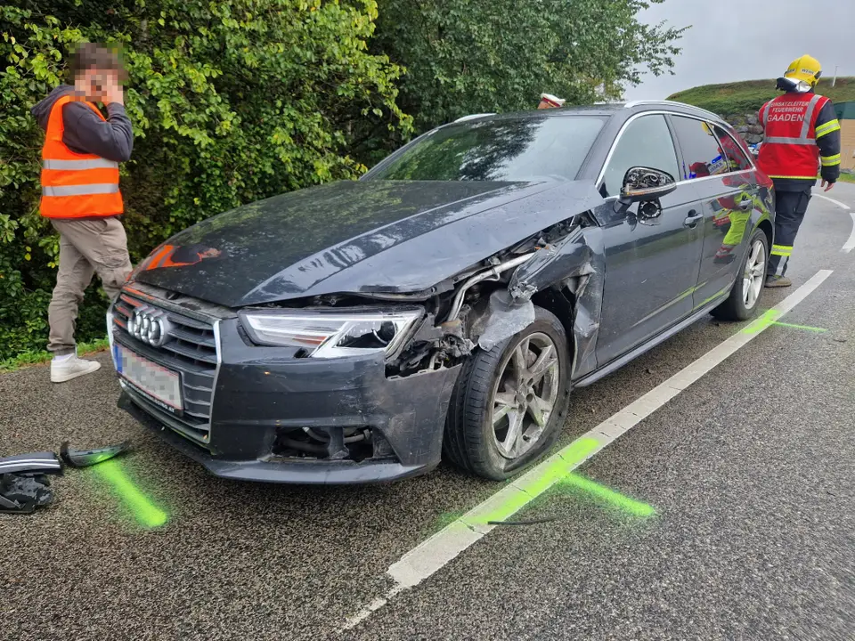 Kollision zweier PKW in der S-Kurve – Foto 2 von 5
