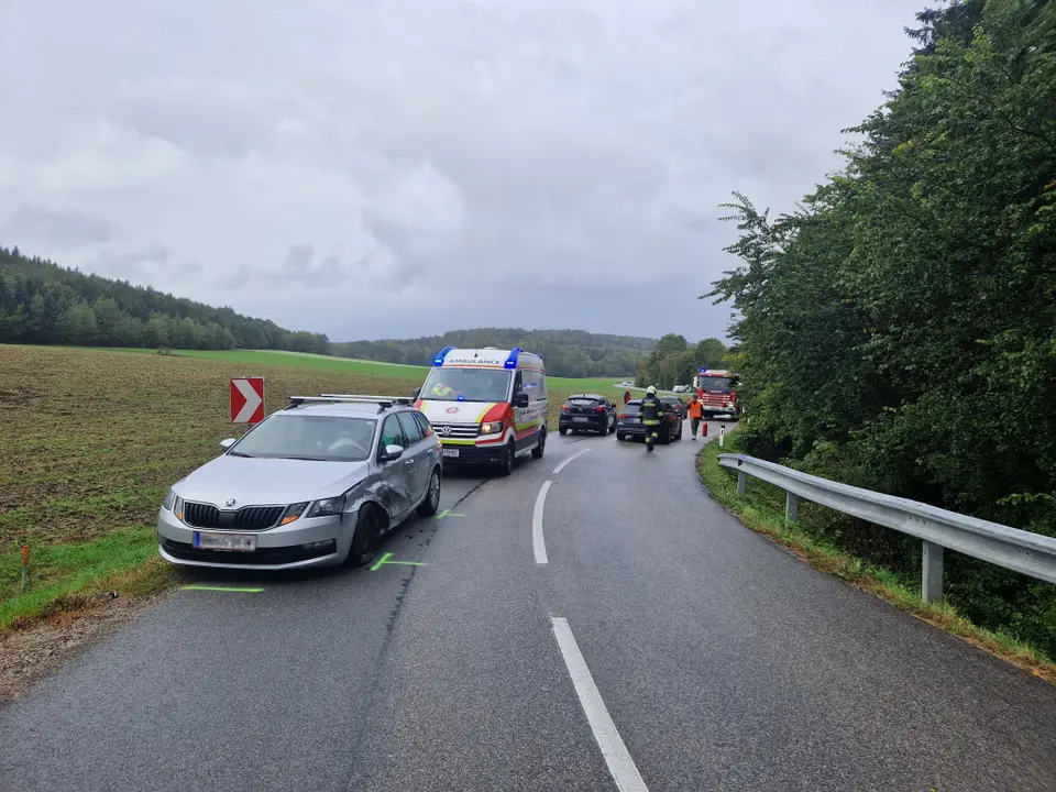 Kollision zweier PKW in der S-Kurve – Foto 4 von 5