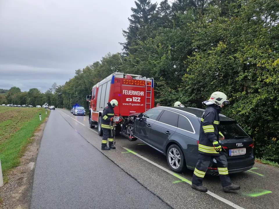 Kollision zweier PKW in der S-Kurve – Foto 5 von 5