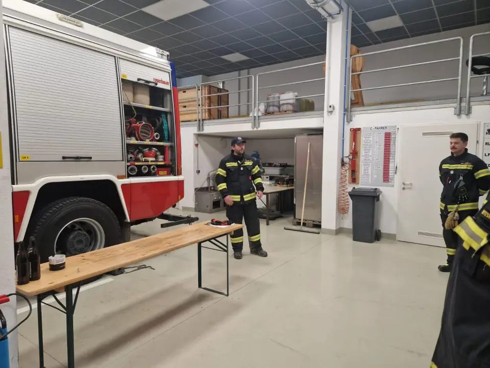 Übung Hebemittel im Feuerwehrdienst – Foto 1 von 6