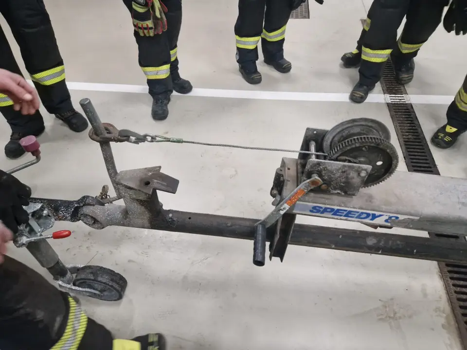 Übung Hebemittel im Feuerwehrdienst – Foto 6 von 6