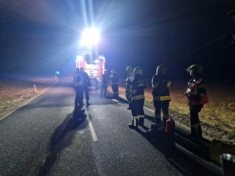 Brand in Motorraum eines LKW – Foto 3 von 4