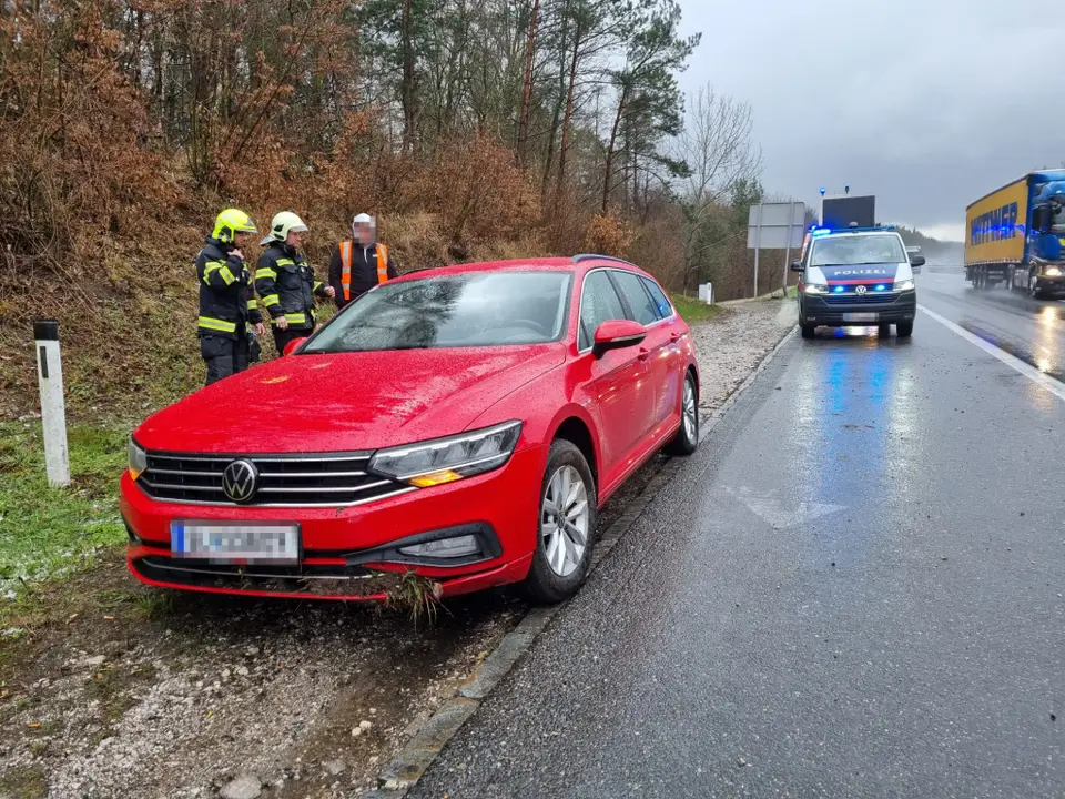 PKW-Bergung auf der A21 – Foto 1 von 4