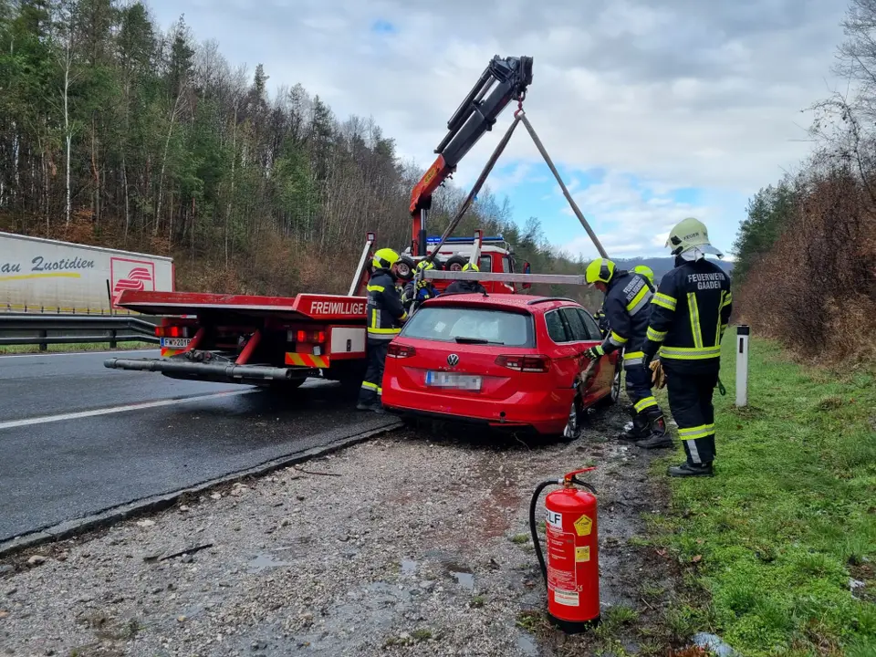 PKW-Bergung auf der A21 – Foto 4 von 4