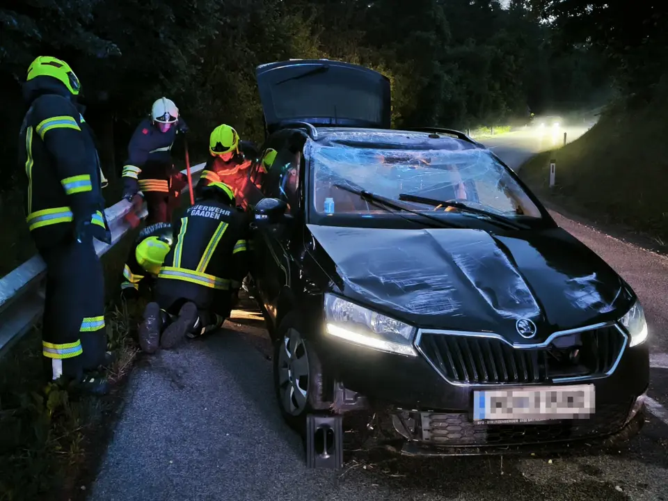 PKW-Überschlag auf der L4010 – Foto 2 von 5