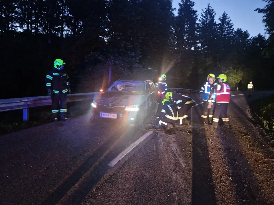 PKW-Überschlag auf der L4010 – Foto 4 von 5