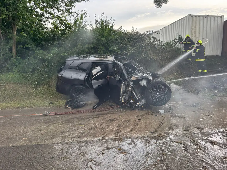 Schwerer Verkehrsunfall mit vier verletzten Personen – Foto 6 von 14