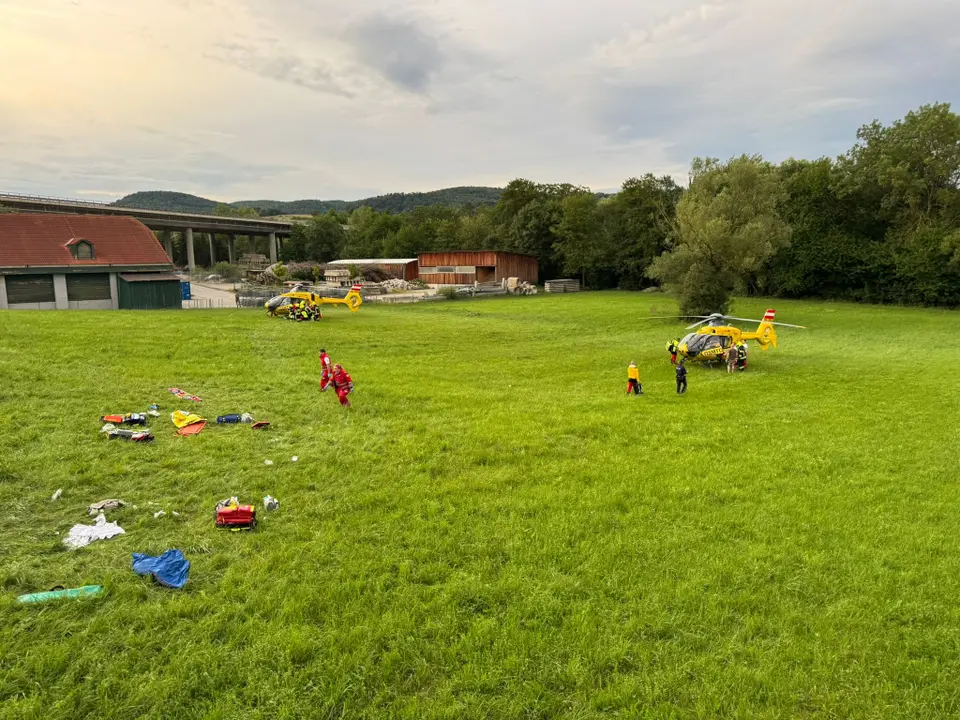 Schwerer Verkehrsunfall mit vier verletzten Personen – Foto 14 von 14
