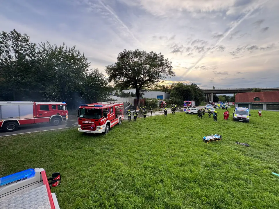 Schwerer Verkehrsunfall mit vier verletzten Personen – Foto 9 von 14