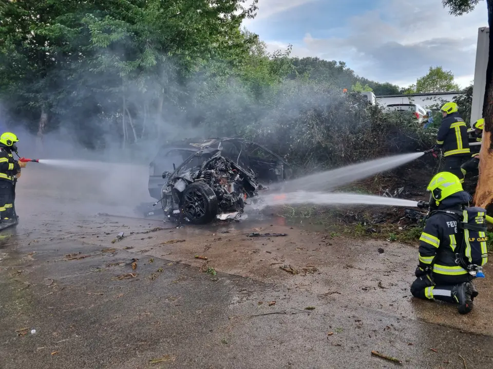 Schwerer Verkehrsunfall mit vier verletzten Personen – Foto 7 von 14