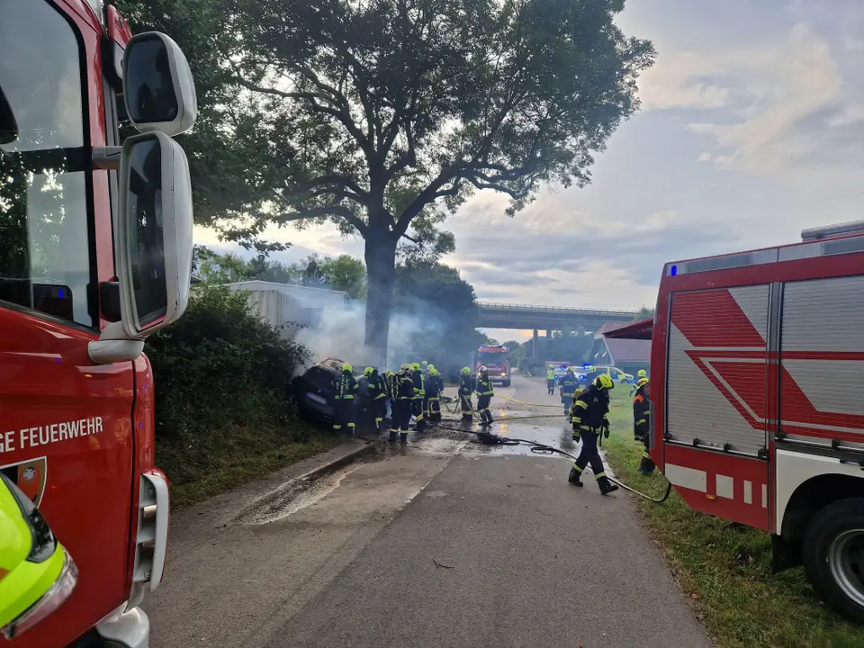 Schwerer Verkehrsunfall mit vier verletzten Personen – Foto 3 von 14