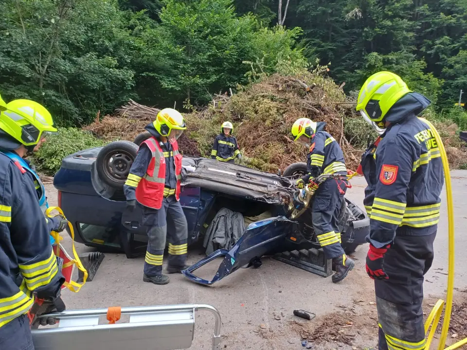 Übung Menschenrettung aus KFZ – Foto 3 von 7