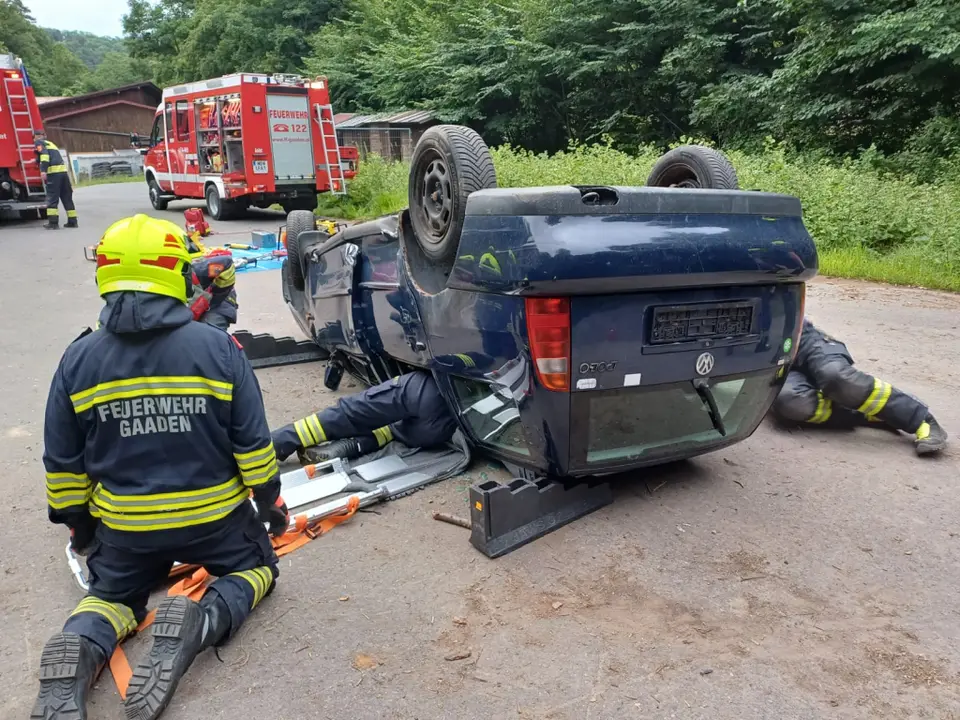 Übung Menschenrettung aus KFZ – Foto 5 von 7