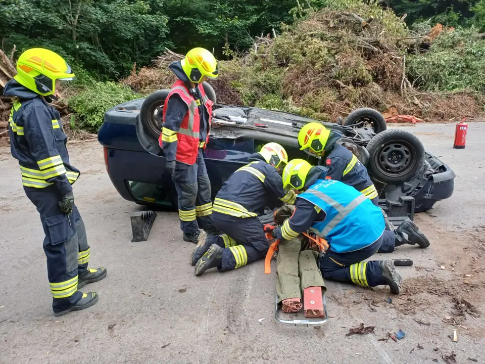 Übung Menschenrettung aus KFZ – Foto 7 von 7