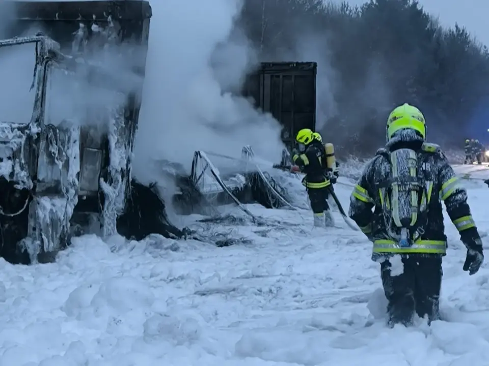 LKW-Brand auf der A21 – Foto 3 von 7