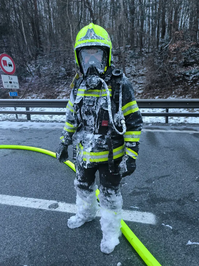 LKW-Brand auf der A21 – Foto 5 von 7