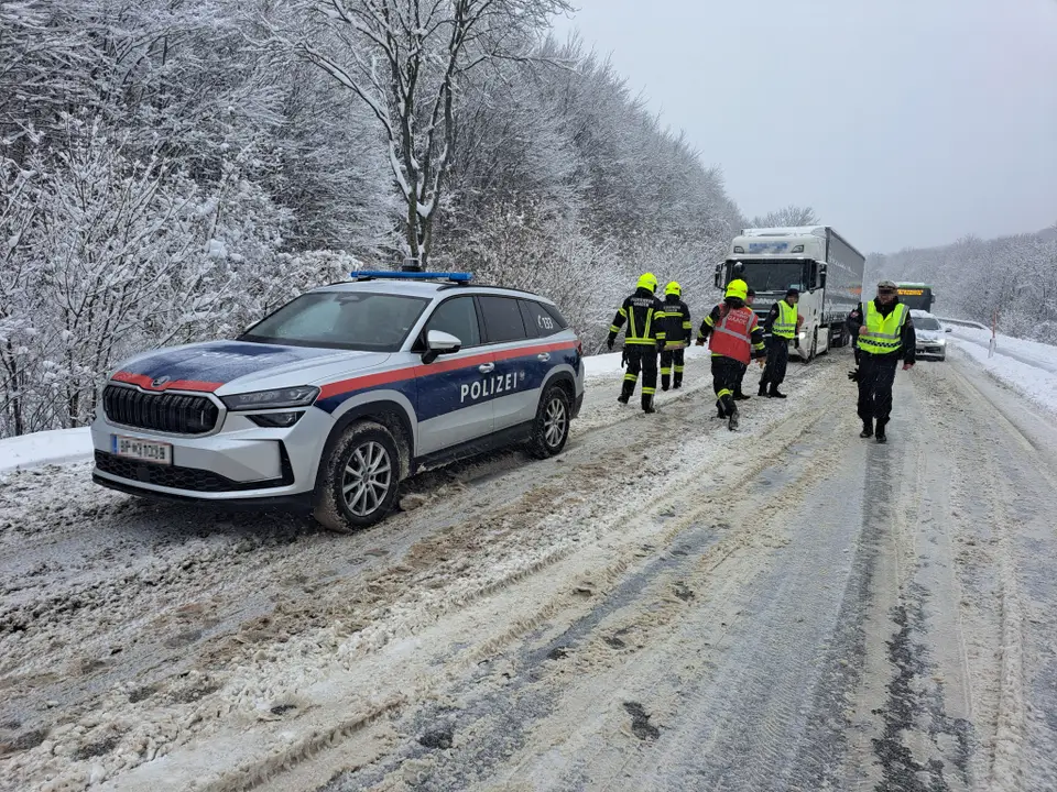 Winterliche Fahrzeugbergung – Foto 2 von 3