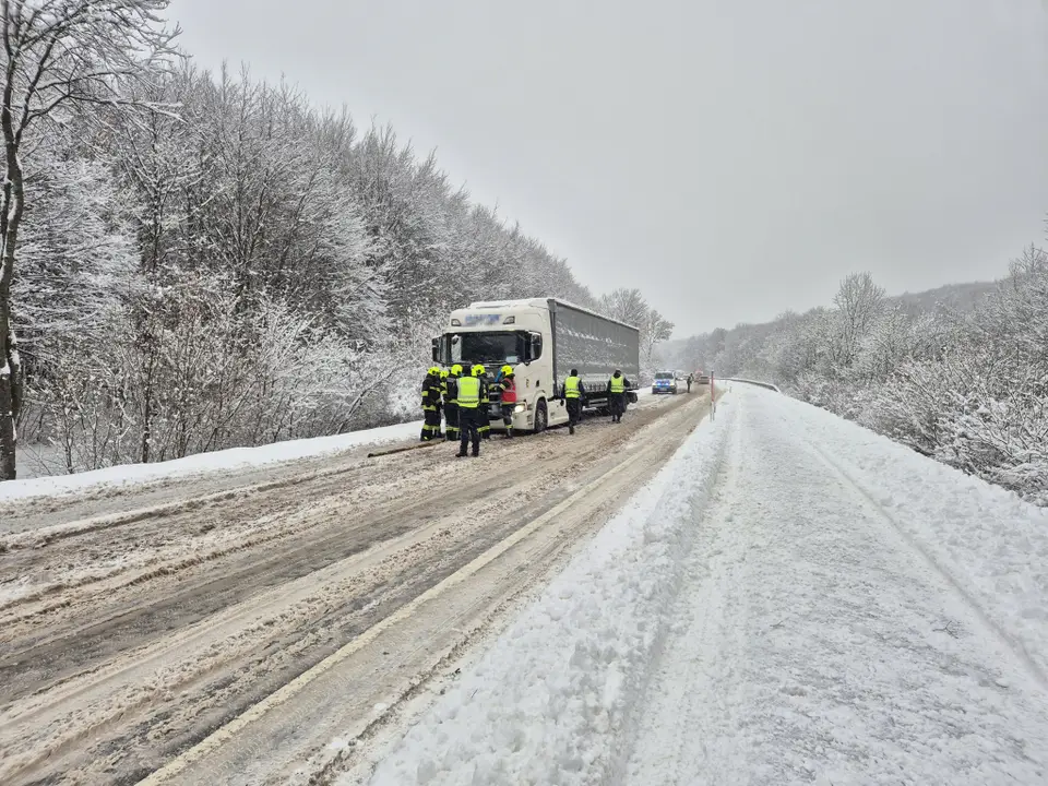 Winterliche Fahrzeugbergung – Foto 1 von 3