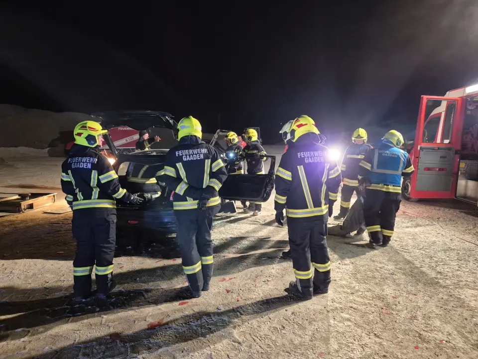Übung Menschenrettung aus KFZ – Foto 3 von 6