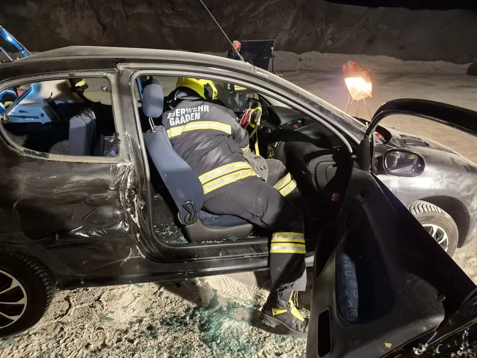 Übung Menschenrettung aus KFZ – Foto 4 von 6
