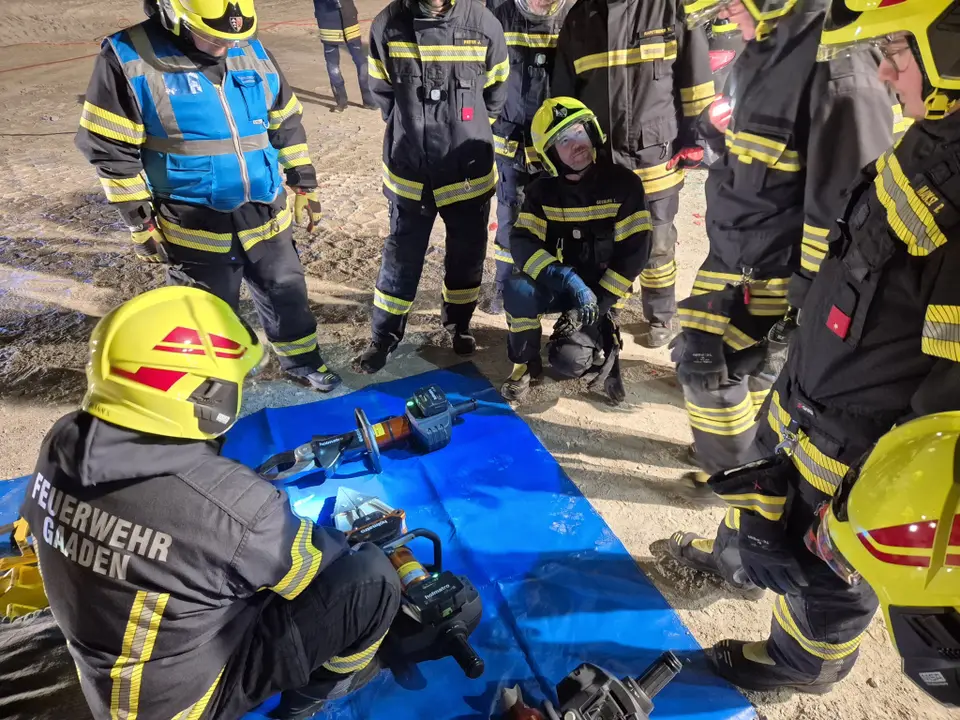 Übung Menschenrettung aus KFZ – Foto 5 von 6
