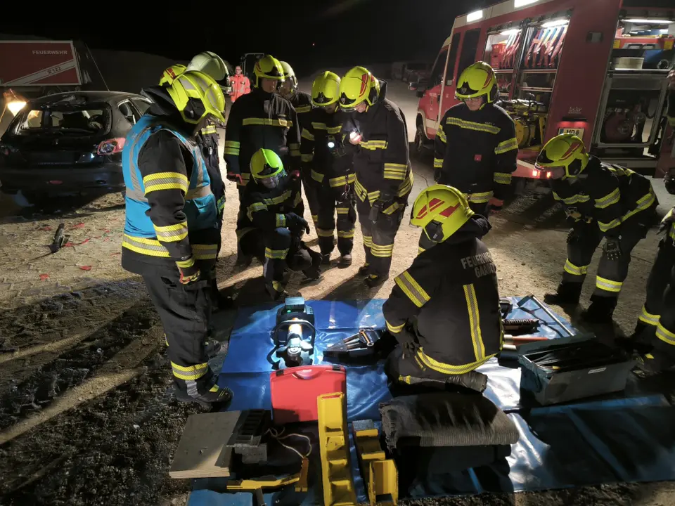 Übung Menschenrettung aus KFZ – Foto 6 von 6