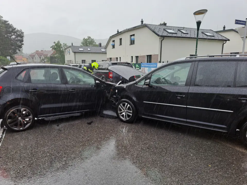 Verkehrsunfall auf der Haupstraße – Foto 1 von 3