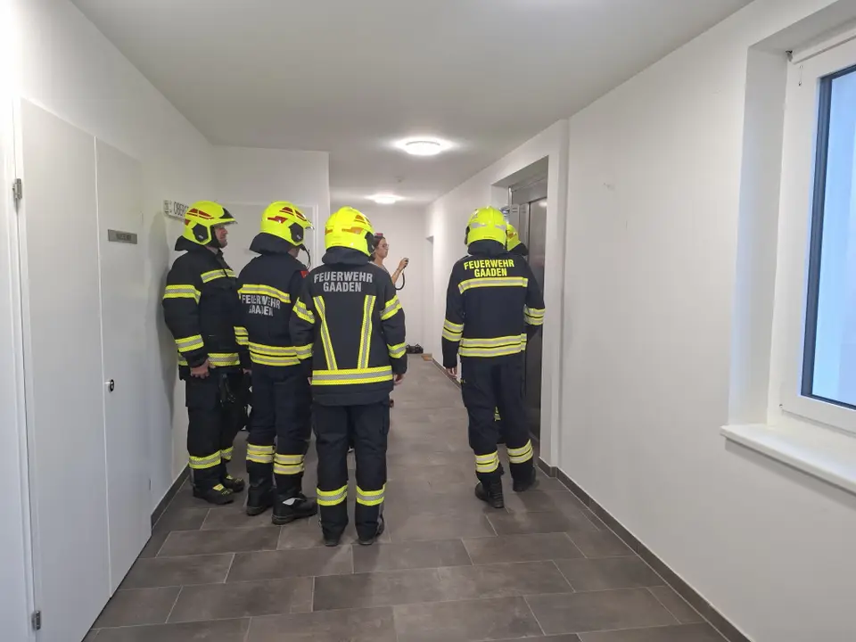Aufzugsöffnung – Foto 2 von 2