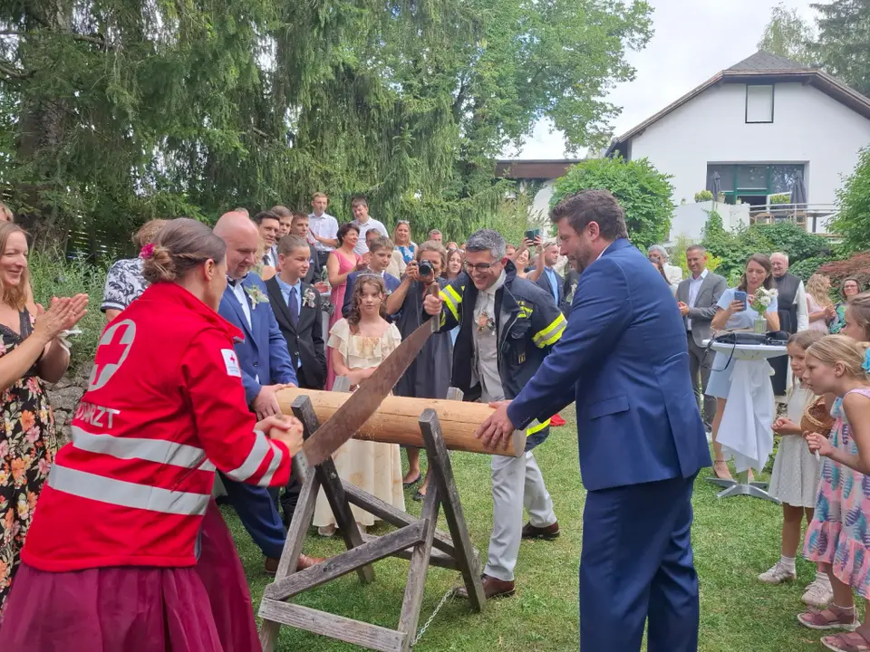 Feuerwehrhochzeit von Nikolaus und Judith – Foto 3 von 5