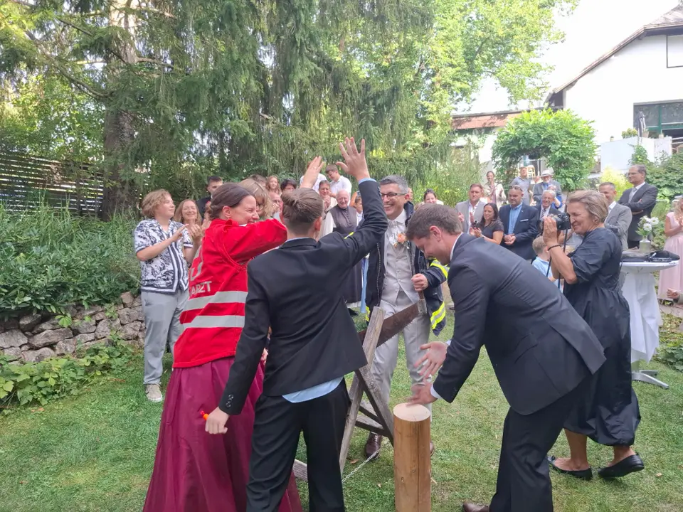 Feuerwehrhochzeit von Nikolaus und Judith – Foto 4 von 5